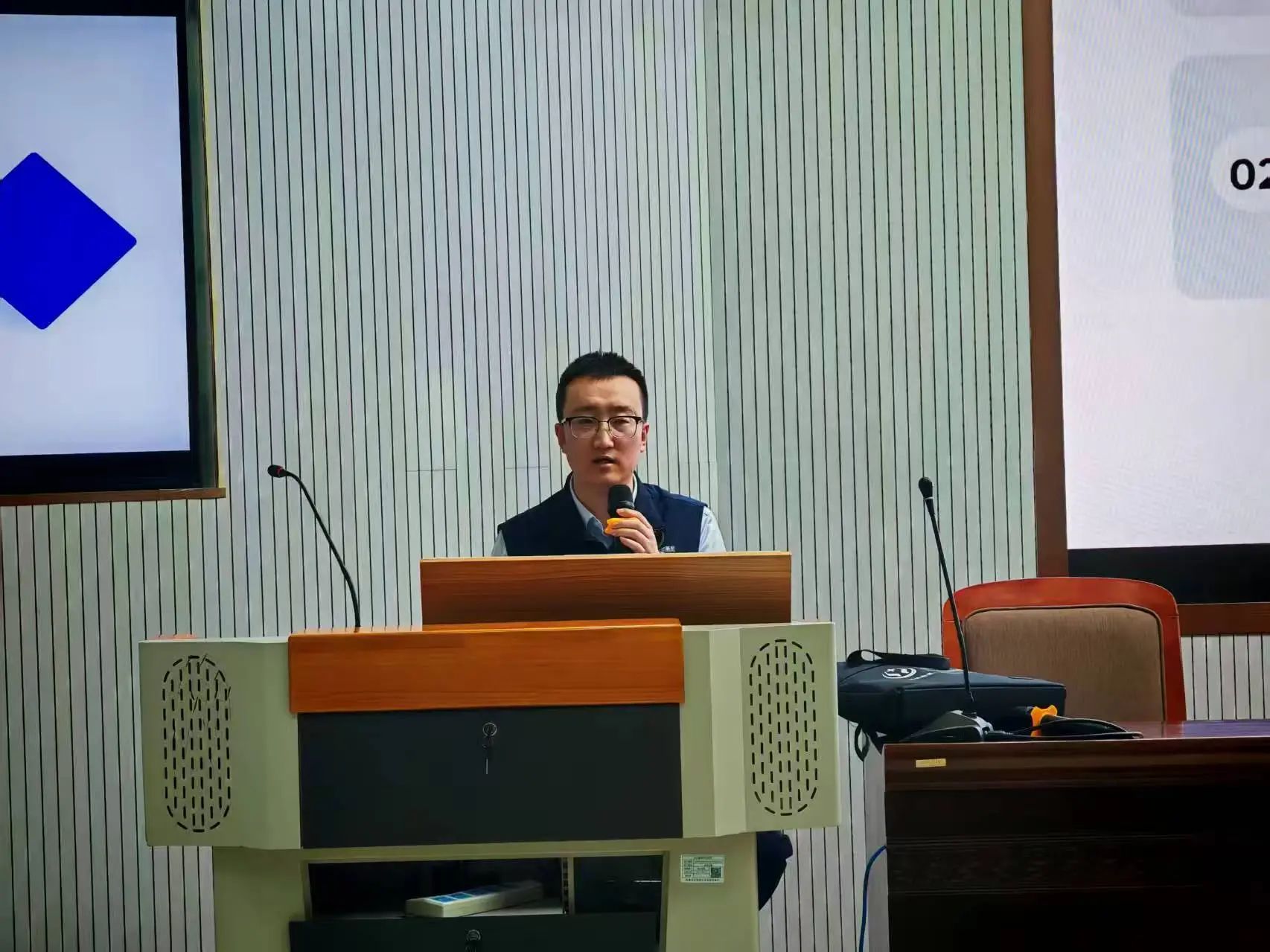 内蒙道路交通救助基金 救助动态 聚焦规范专业 深化警企协作 —— 乌兰察布路救办业务赋能交管支队